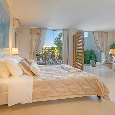 Couple's Getaway , Modern Amenities & Sophisticated Style *