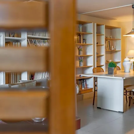 Couple's Getaway , Modern Amenities & Sophisticated Style Apartment Rhodes City