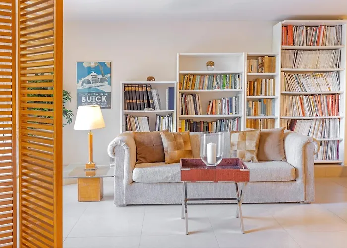 Couple's Getaway , Modern Amenities & Sophisticated Style